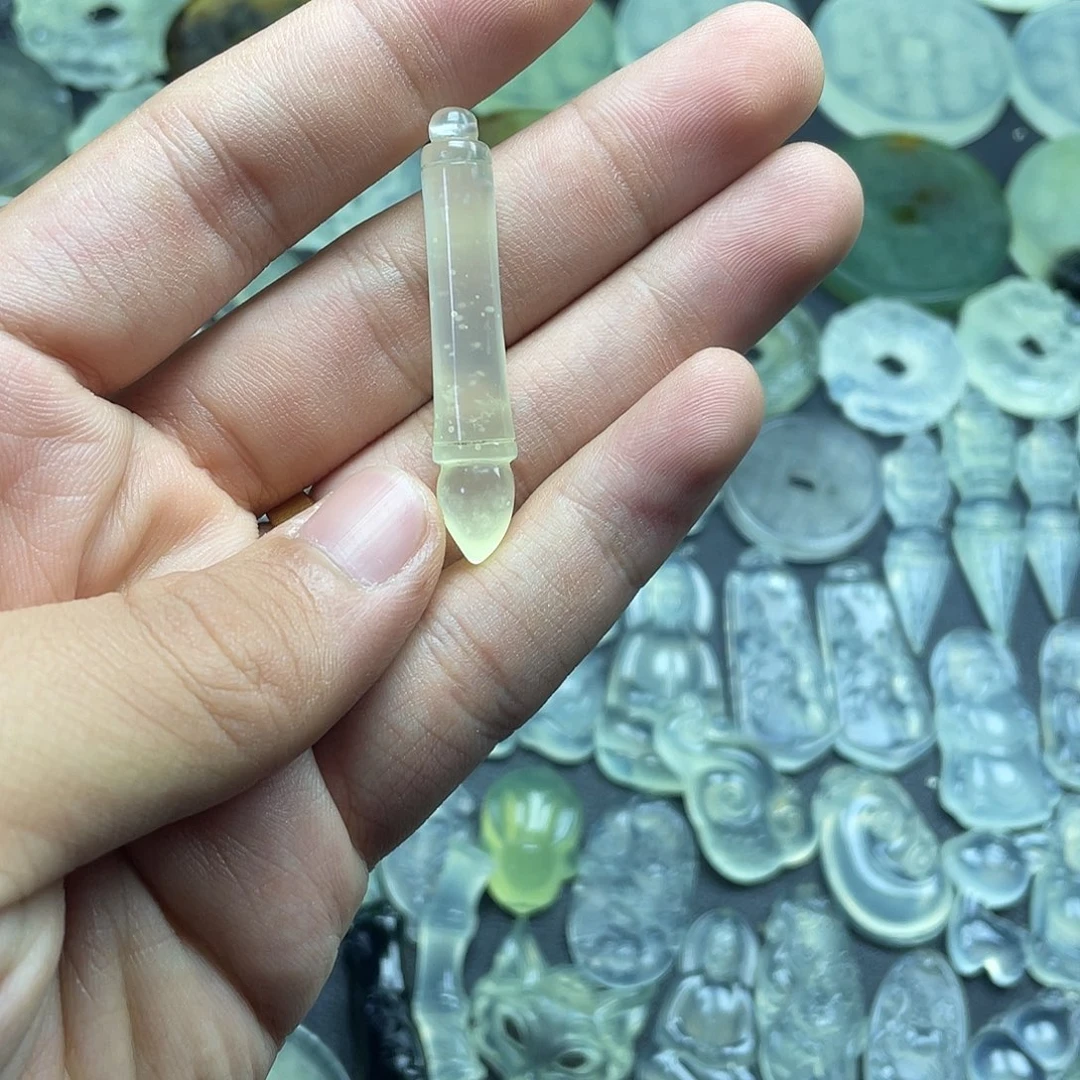 岫玉未镶嵌颈饰金榜题名