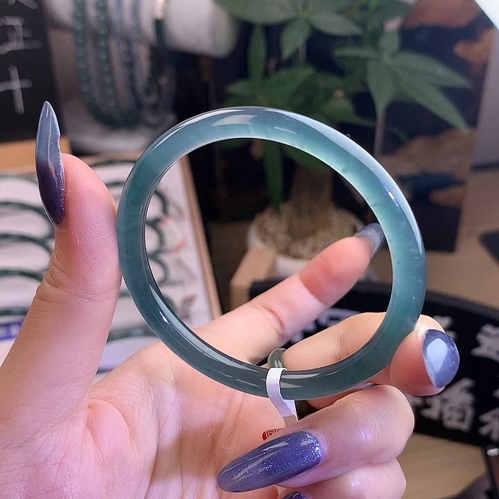 翡翠手镯未镶嵌53圈口