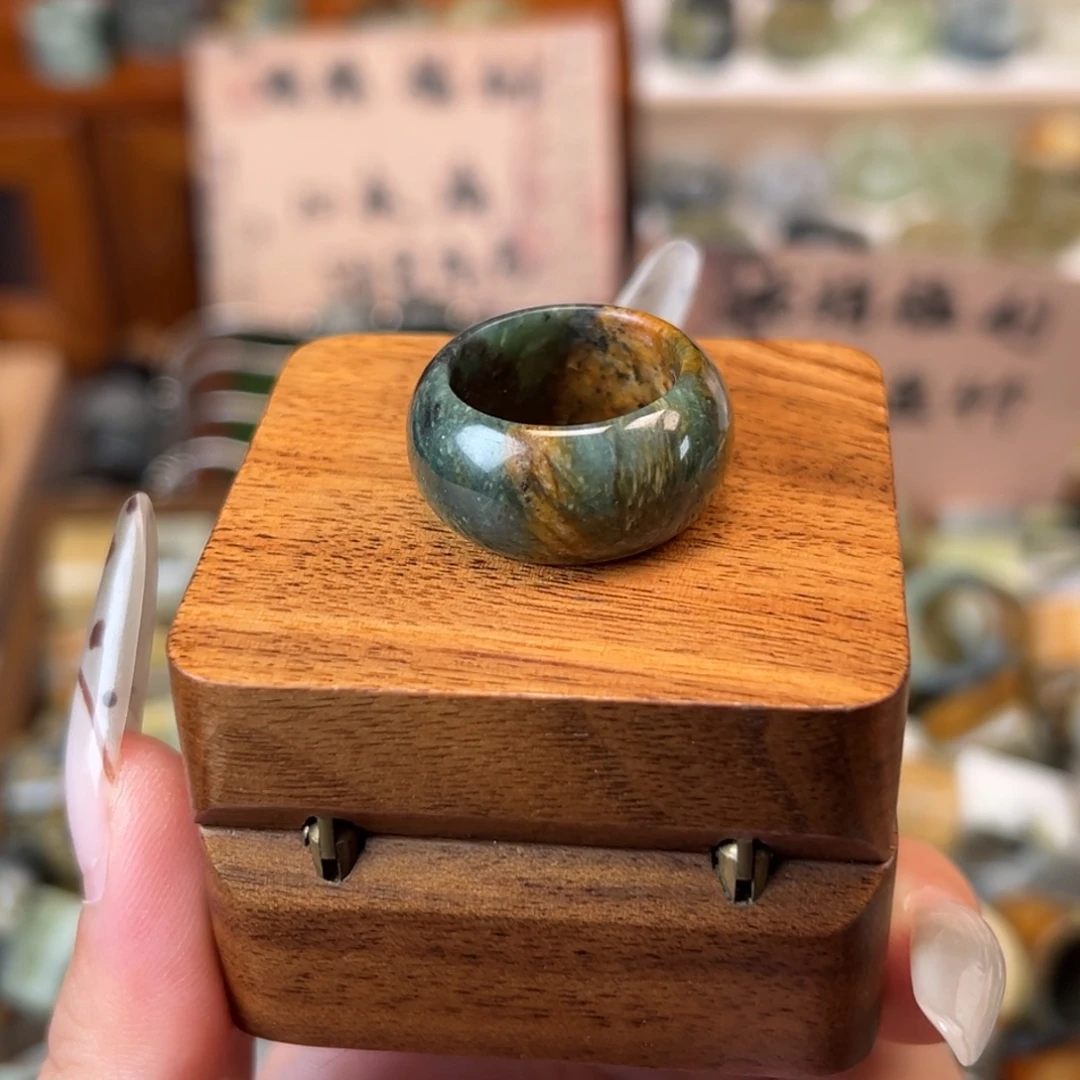 蛇纹石玉未镶嵌戒指内径18.3