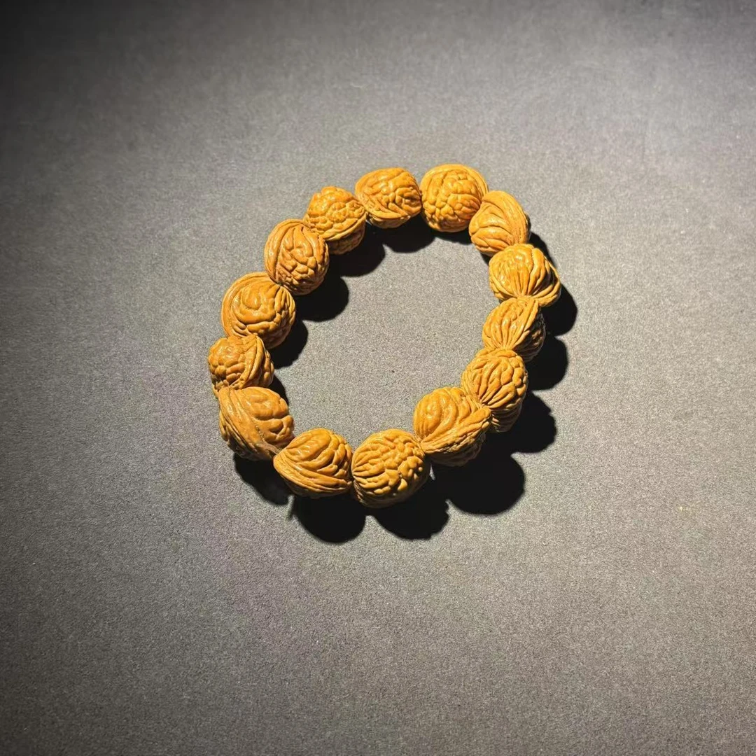 精品龙纹桃核手串