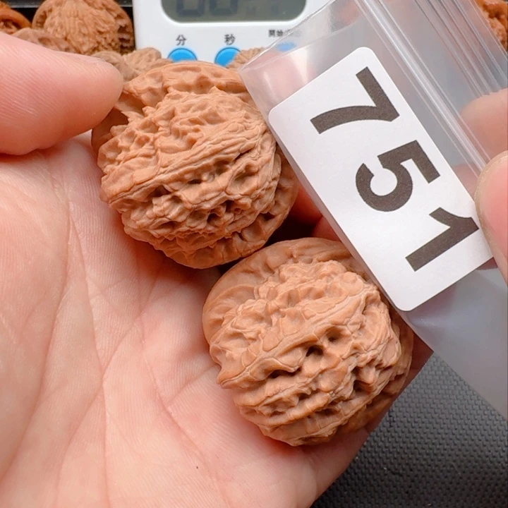 文玩核桃把件。**z白狮37