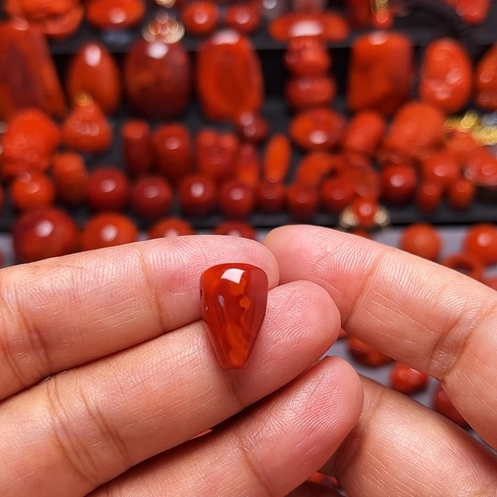 南红玛瑙未镶嵌配饰牛血火焰纹三通10.4mm