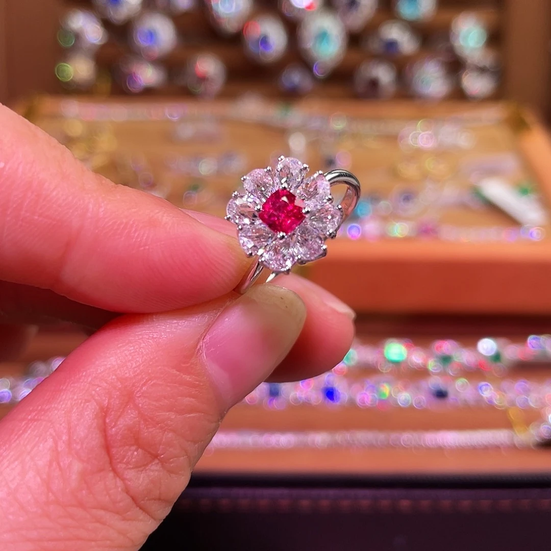 尖晶石戒指18K金镶嵌