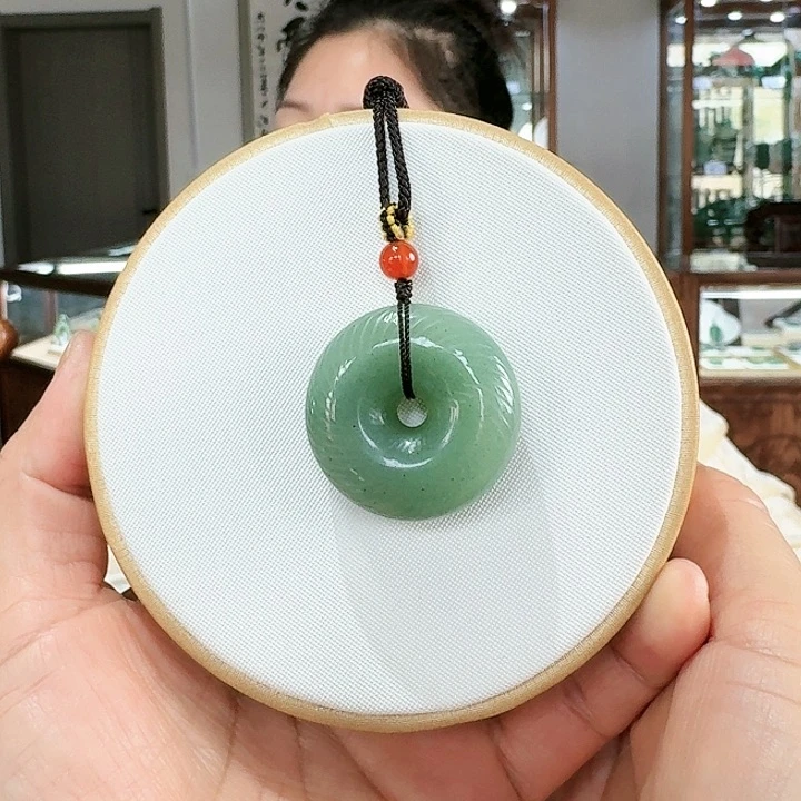 密玉（石英质玉）吊坠合金