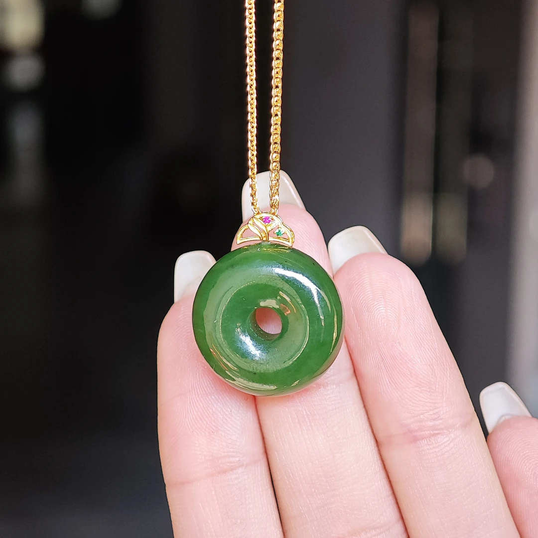新疆爱思尔和田玉碧玉18K甜甜圈吊坠(有黑点YDY1219-02多样性发货