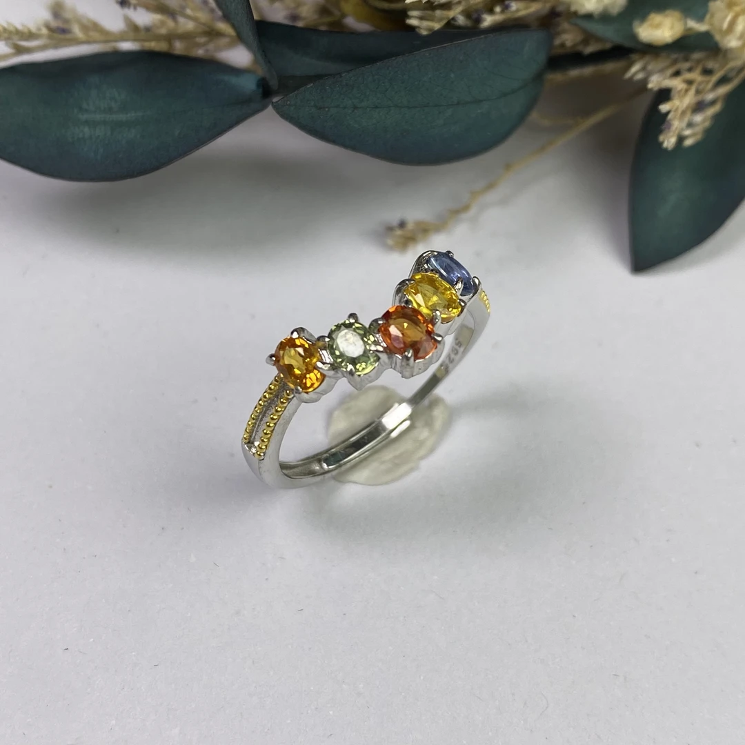 【迪迪臻选】S925银镶彩蓝宝-3✖️4mV字型排戒（多样性发一）