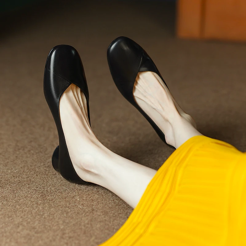 头层牛皮/3cm/2024秋冬新款百搭软底纯色复古圆头舒适女单鞋D1012