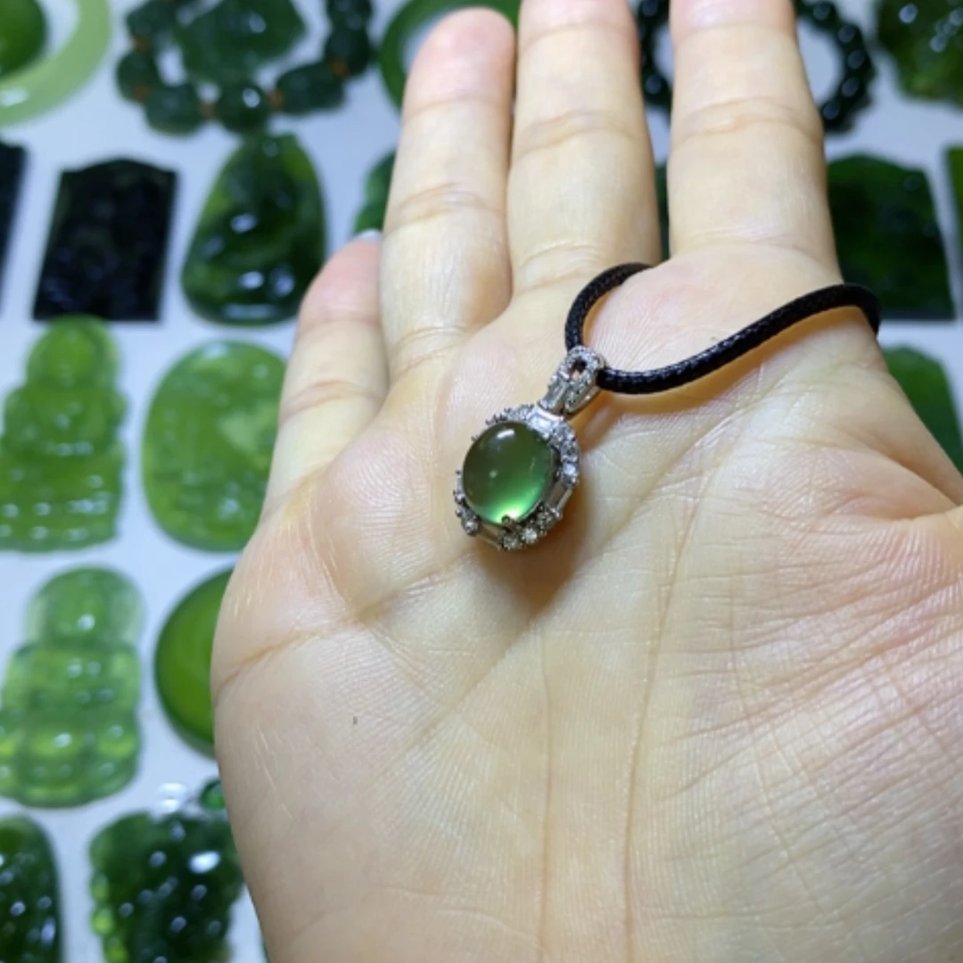 【闪购商品】银S925镶嵌蛇纹石玉颈饰