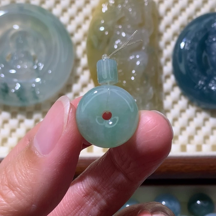 翡翠未镶嵌颈饰扣子