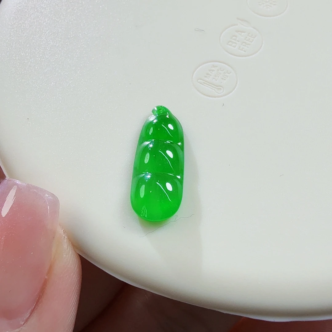 翡翠未镶嵌颈饰裸石