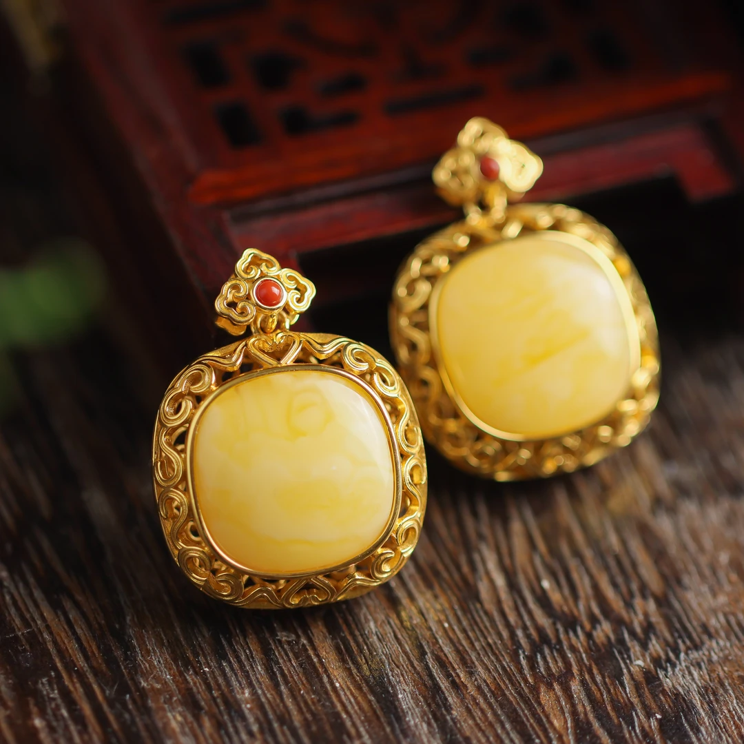 S925银镀金镶嵌蜜蜡蛋面女款吊坠 不含链（多样性发 发其一）