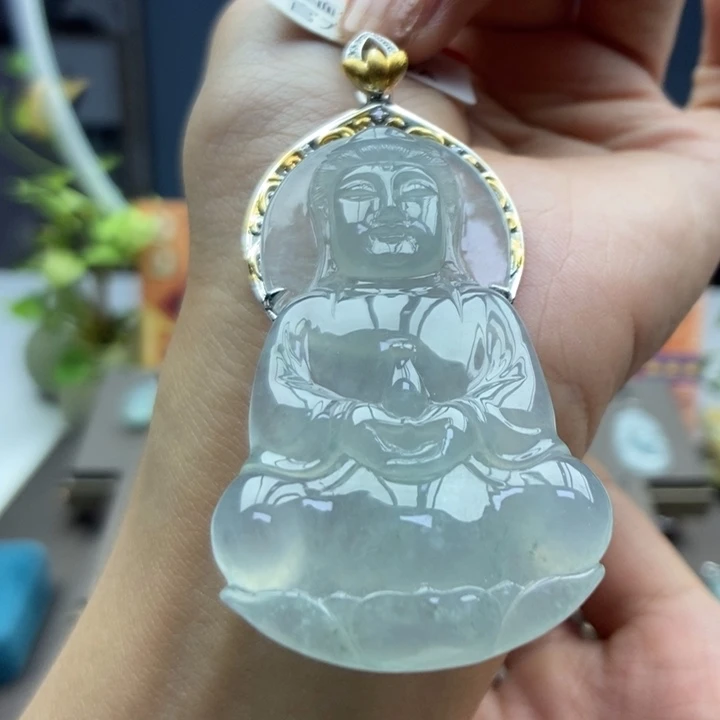 翡翠18K金镶嵌颈饰吊坠