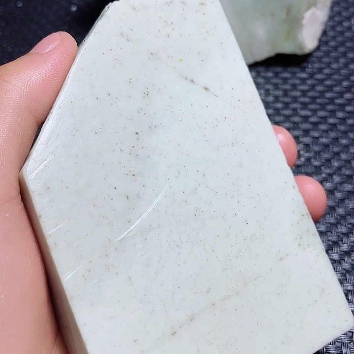 和田玉（糖玉）未镶嵌珠宝奇石