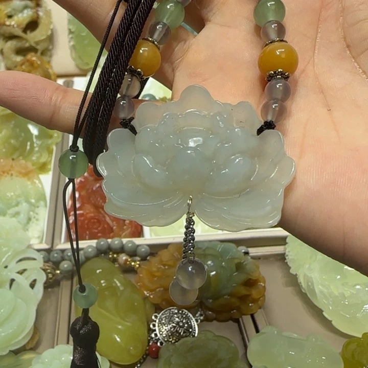 蛇纹石玉吊坠未镶嵌