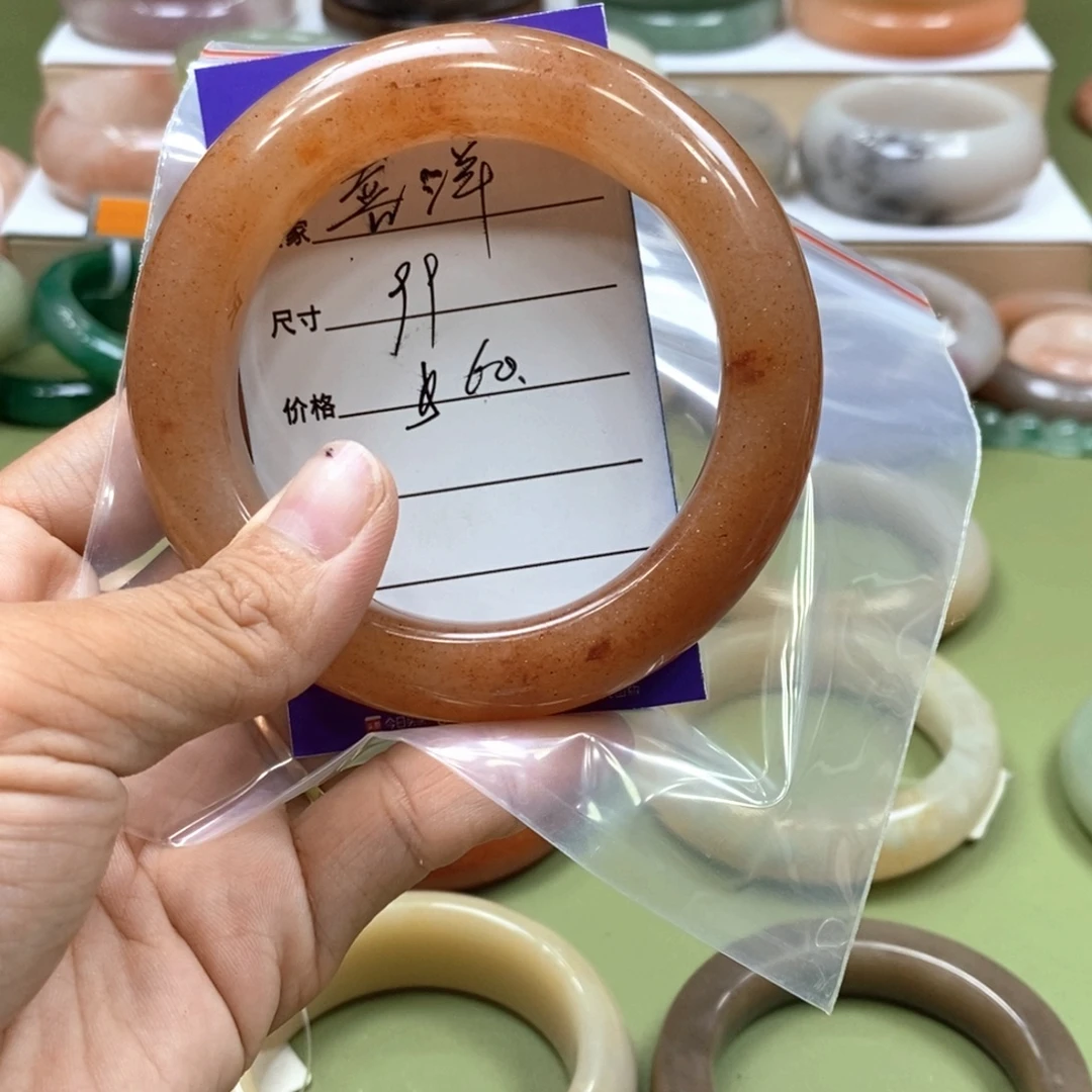 *****未镶嵌手镯石英岩玉