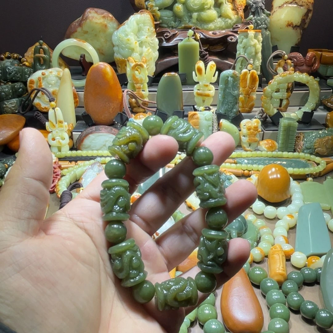 透闪石质玉未镶嵌珠宝奇石