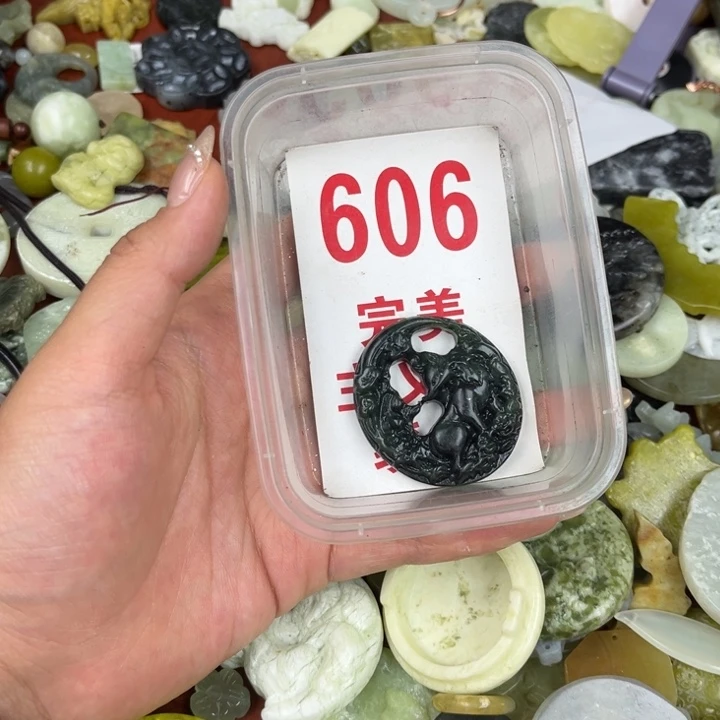 蛇纹石玉足银镀金镶嵌颈饰