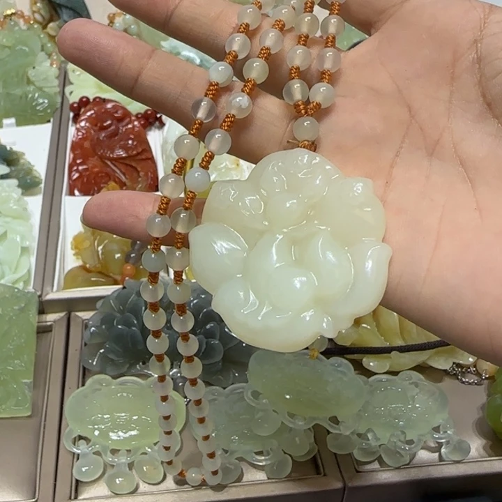 蛇纹石玉吊坠未镶嵌