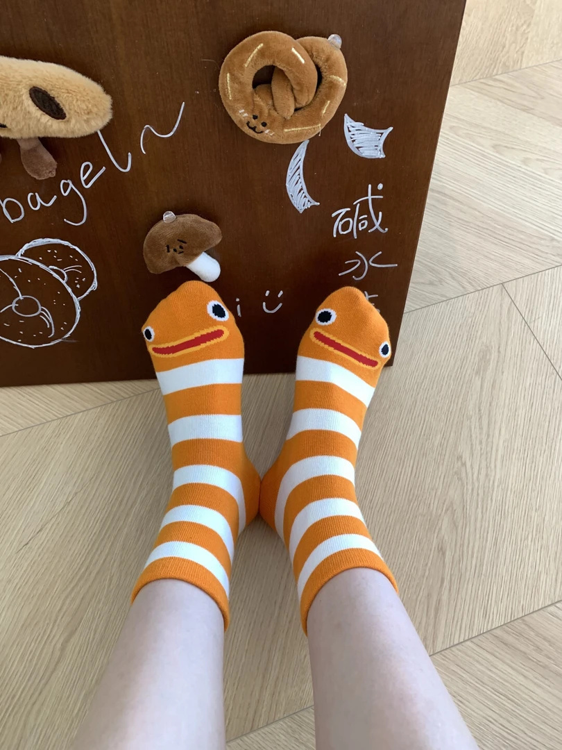 秋冬新款简约条纹中筒花园鳗鱼卡通搞怪可爱袜子男女款情侣袜女袜