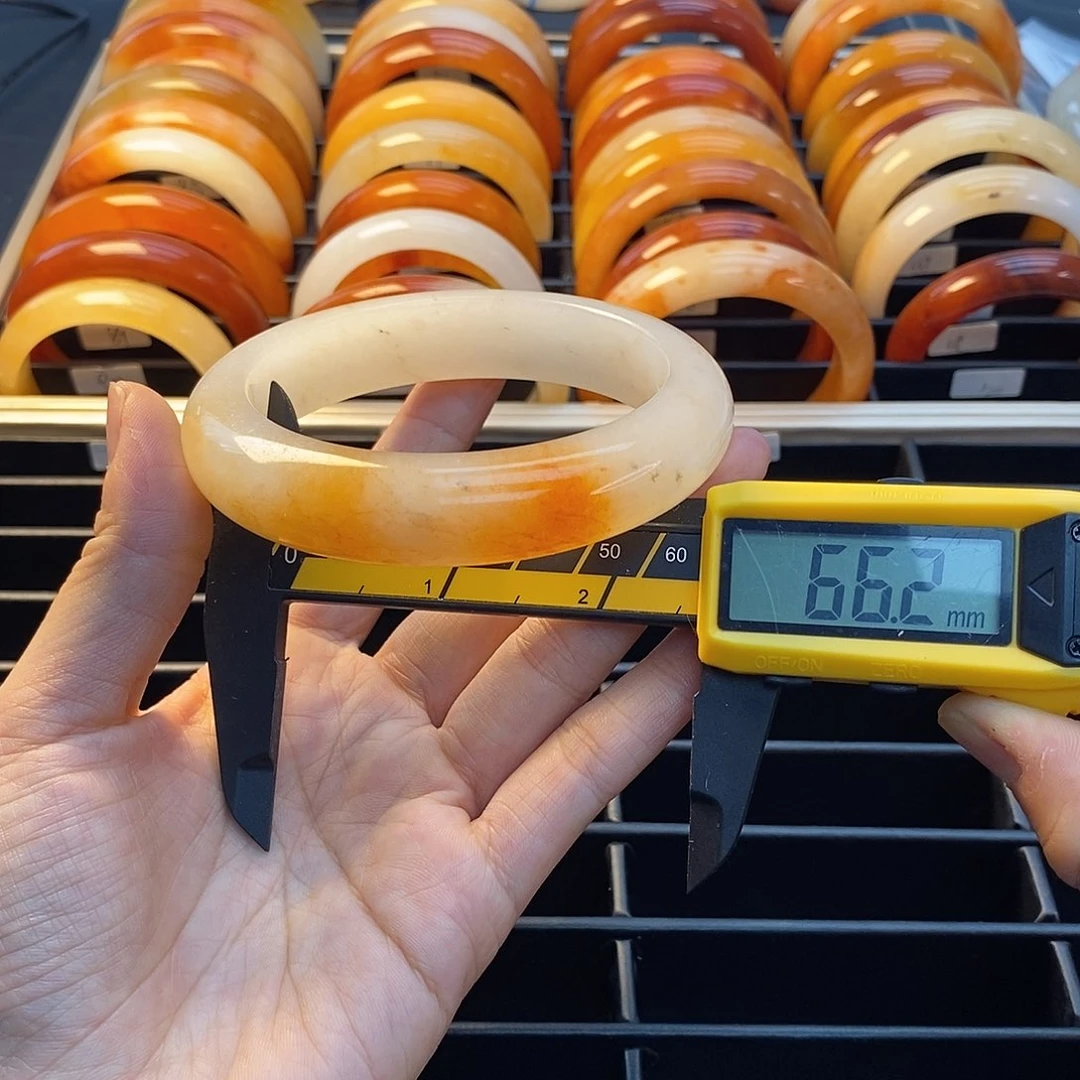石英质玉（黄龙玉）未镶嵌手镯120茄子山金沙老料红如血黄龙