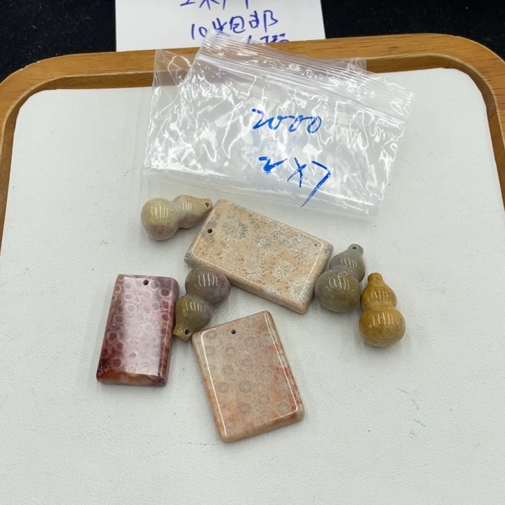 ****⁰颈饰合金硅化珊瑚(珊瑚玉)