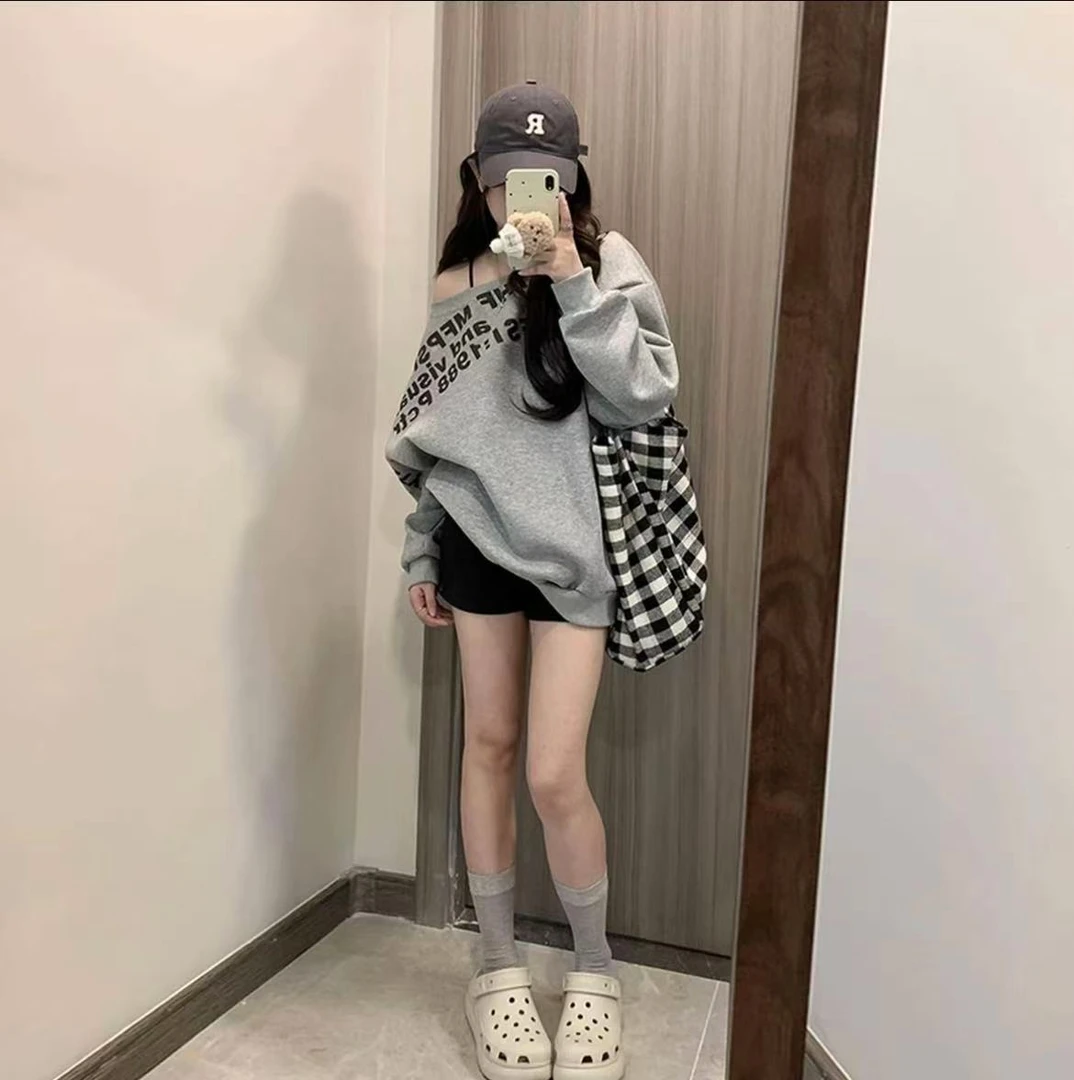 2025秋季新品一字领百搭慵懒风上衣美式斜肩印花设计感长袖卫衣女