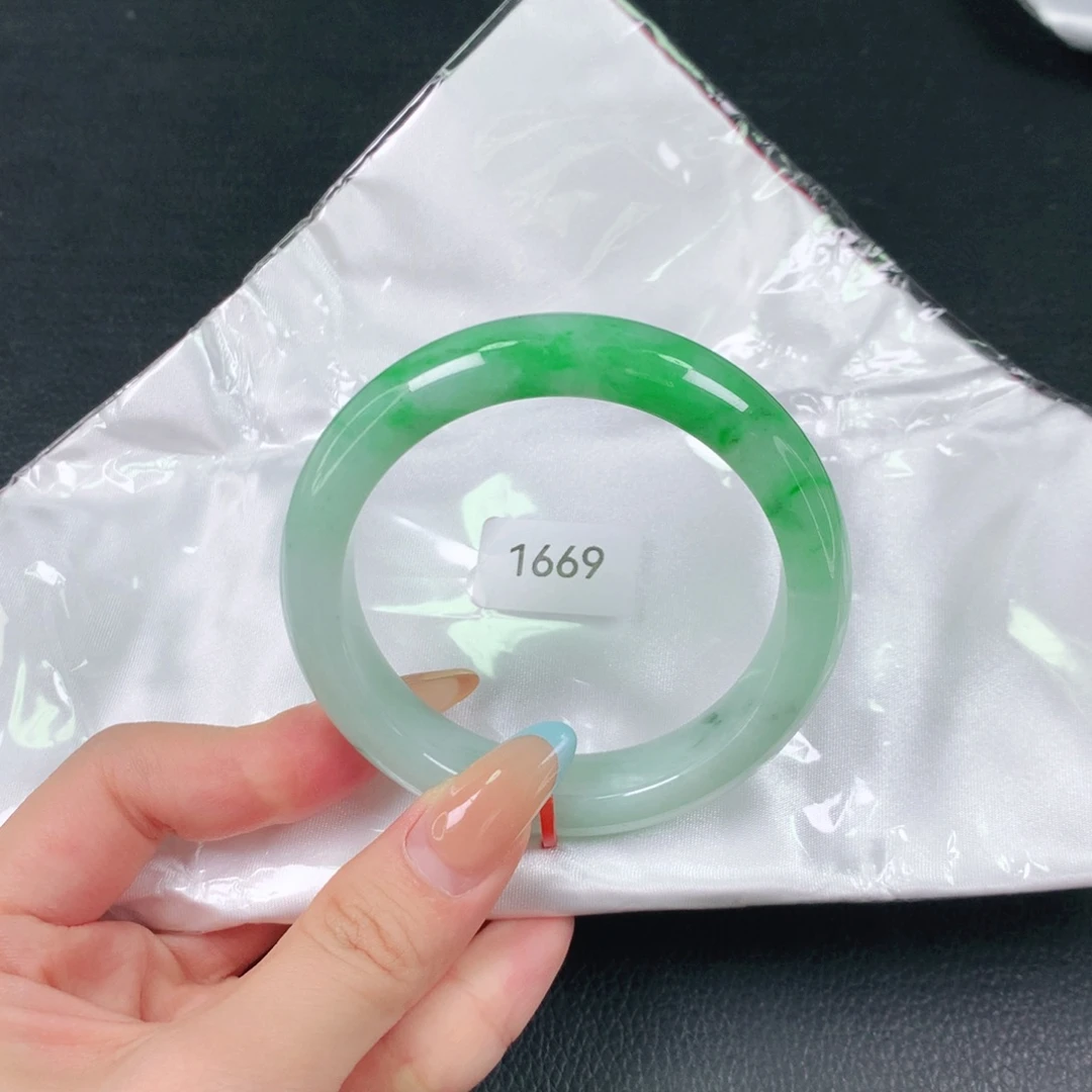 翡翠手镯未镶嵌天然翡翠手镯04