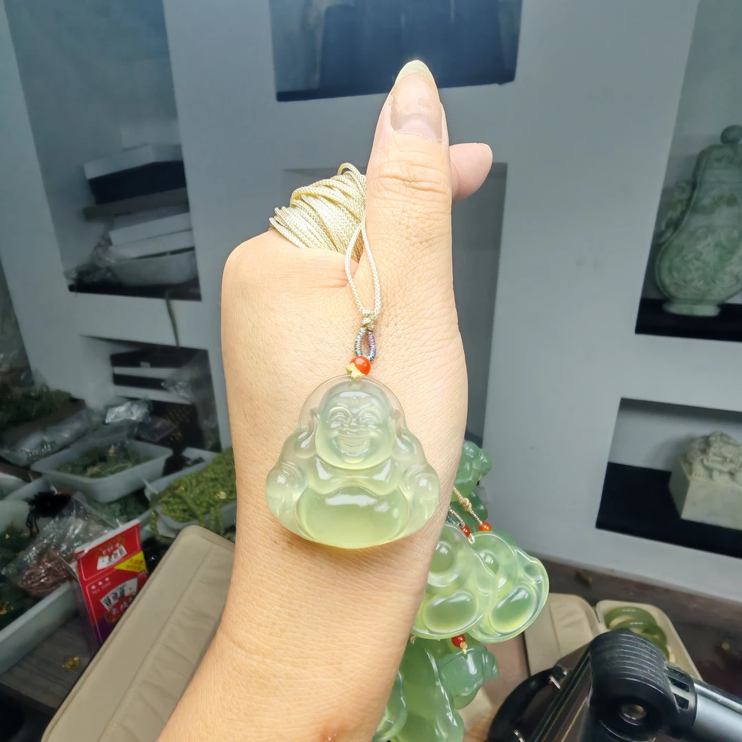 30-岫玉上品精美葡萄肉佛公挂件