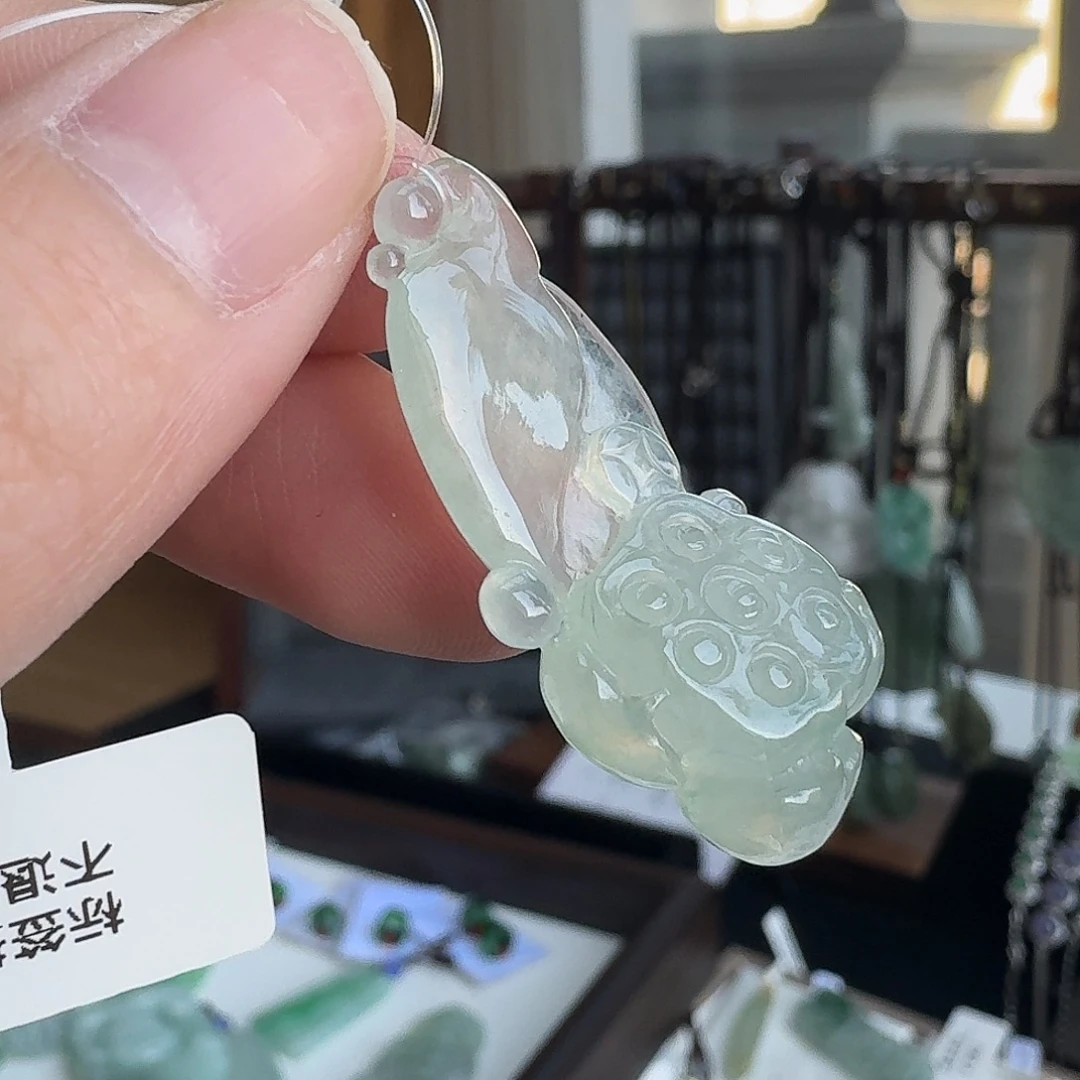 翡翠未镶嵌颈饰甜绿好运连连