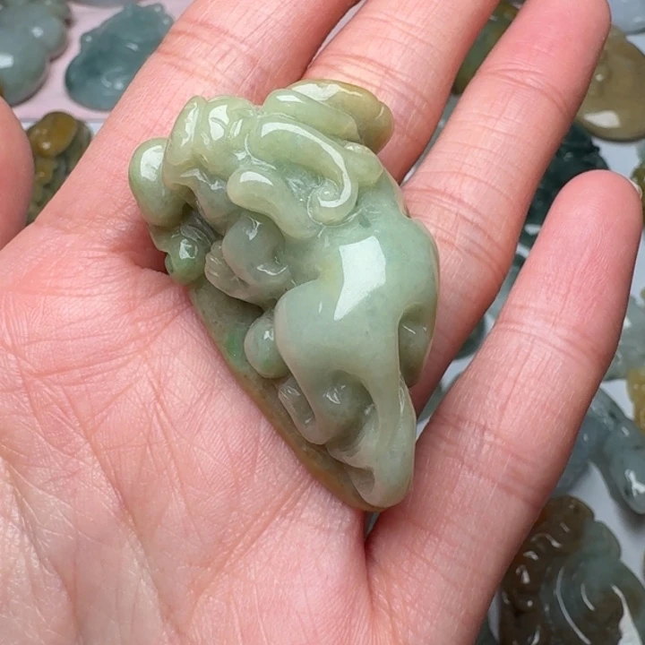 翡翠未镶嵌颈饰貔貅