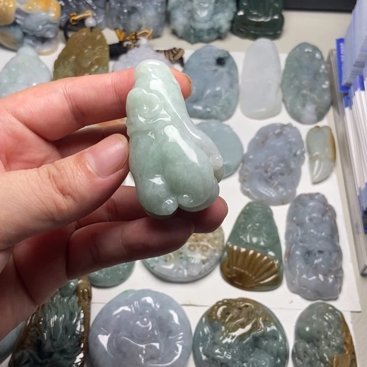 颈饰未镶嵌翡翠佛手瓜61