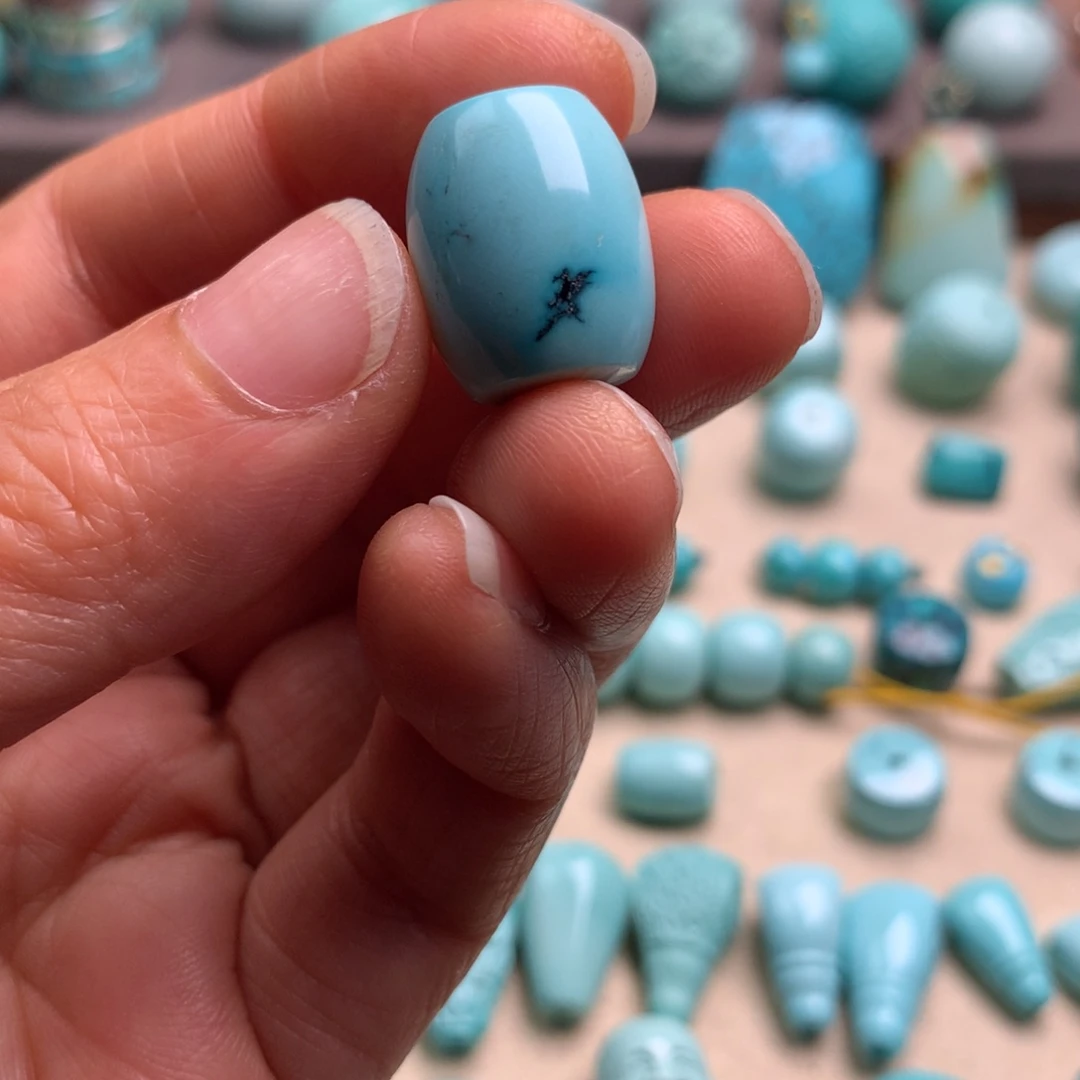 绿松石未镶嵌颈饰