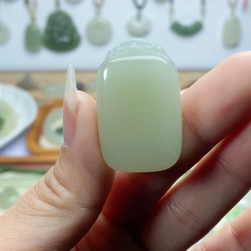 【闪购商品】颈饰未镶嵌和田玉
