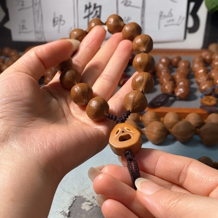 一***程橄榄核手串16*18精品蒜头铁核鸡血红12+1颗