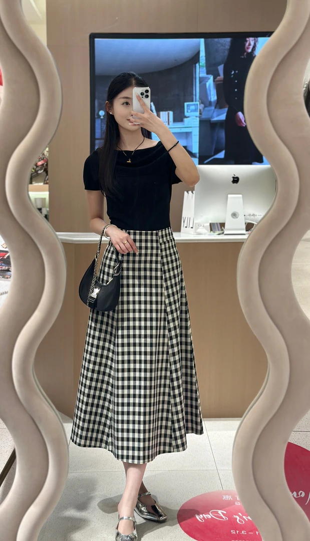 一字肩上衣高级感搭配所有不同风格衣服