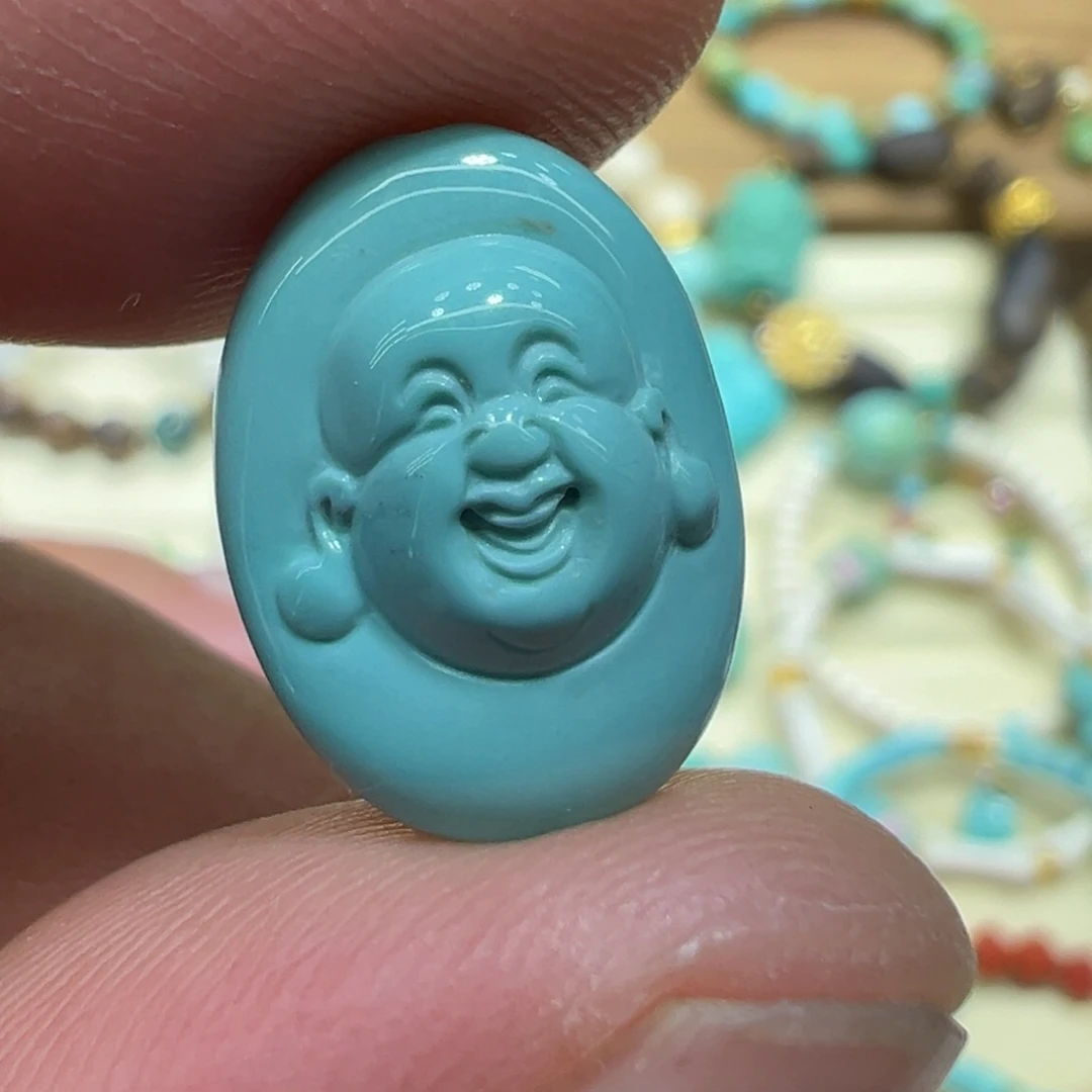 绿松石未镶嵌颈饰佛