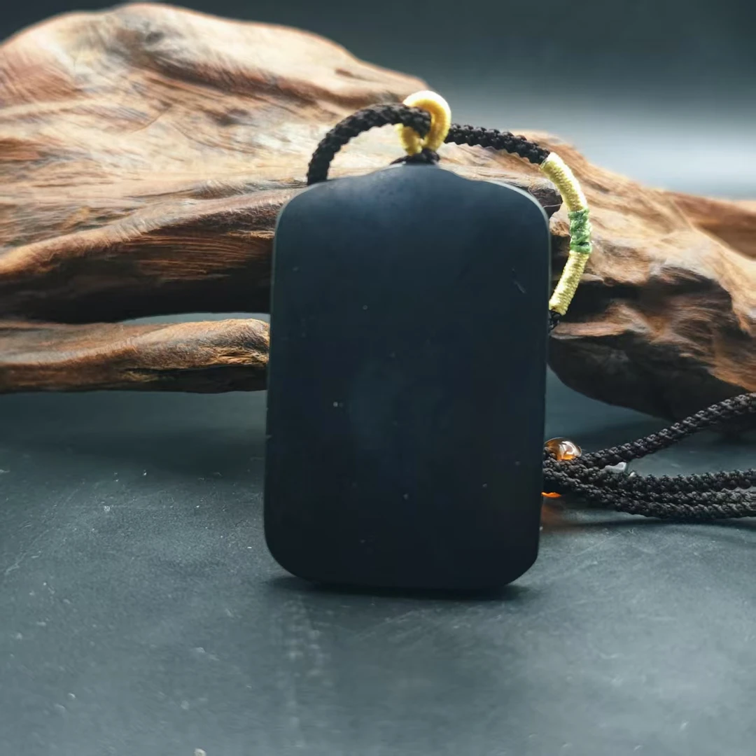 Q和田玉墨玉无事牌吊坠0049