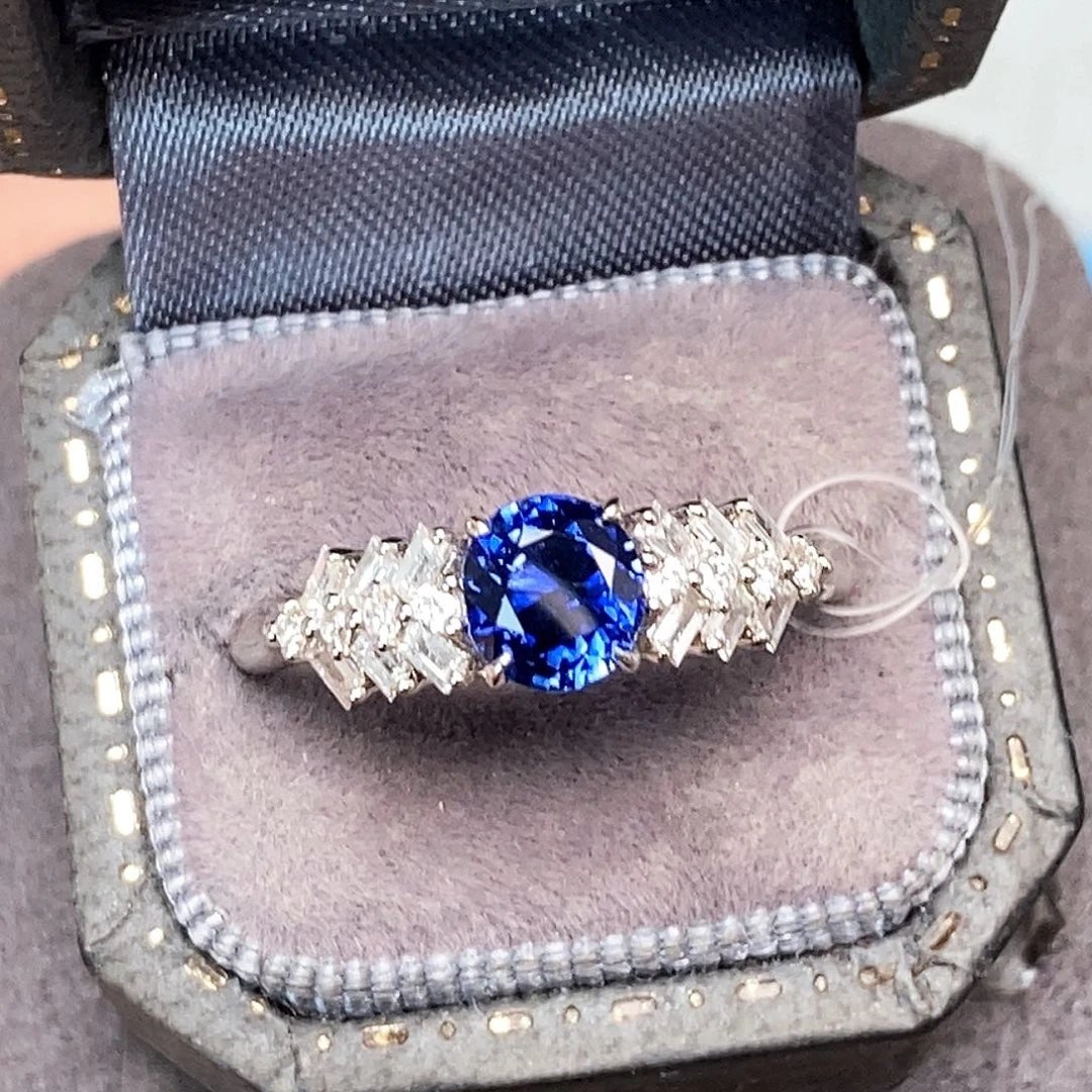 蓝宝石戒指18K金镶嵌1.07克拉无烧皇家蓝