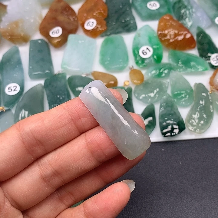 翡翠未镶嵌颈饰随型