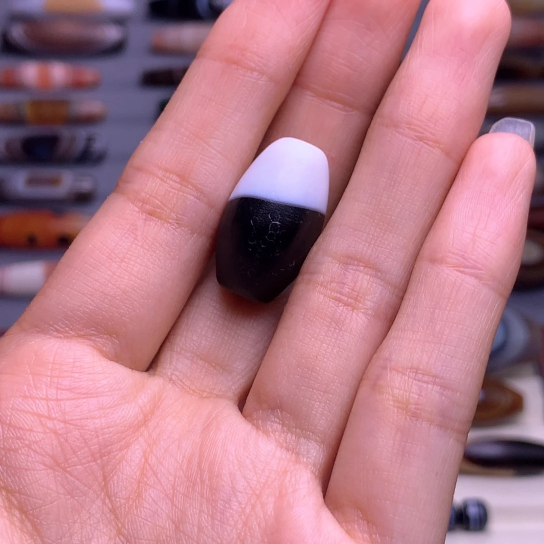 玛瑙/玉髓颈饰未镶嵌快**球