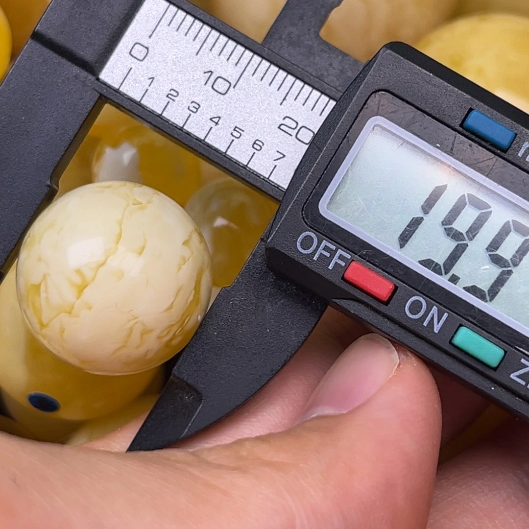 未镶嵌琥珀裸石丰**起