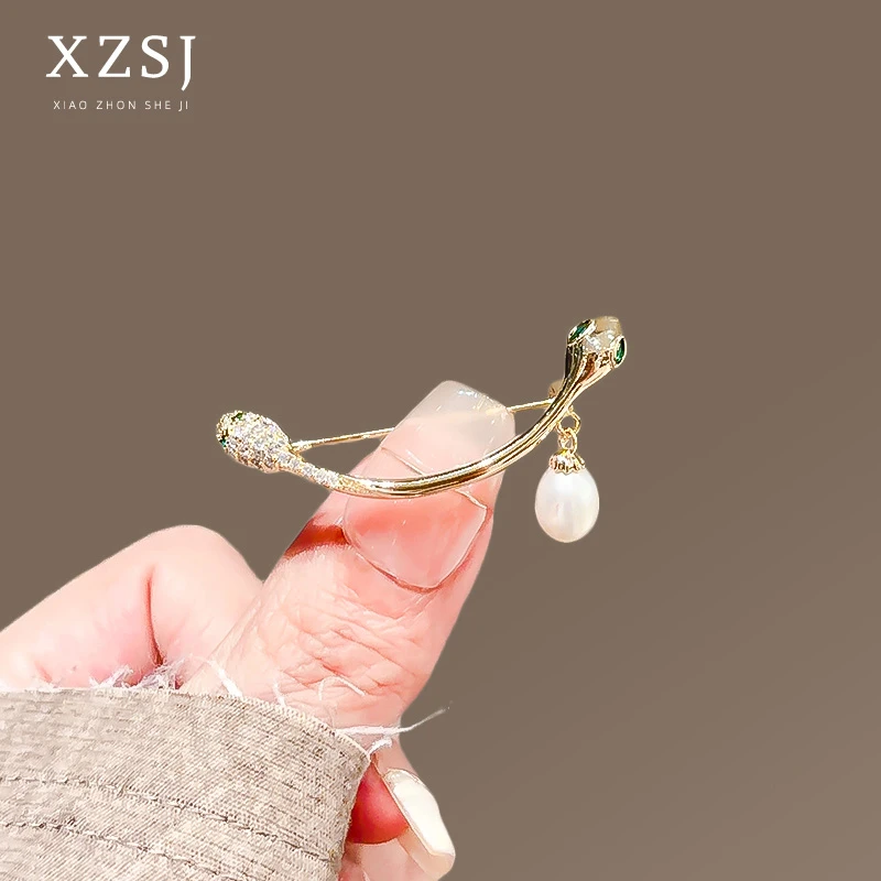 铜锆石胸针 设计款~蛇型胸花高档女胸口防走光扣轻奢别针领口配饰