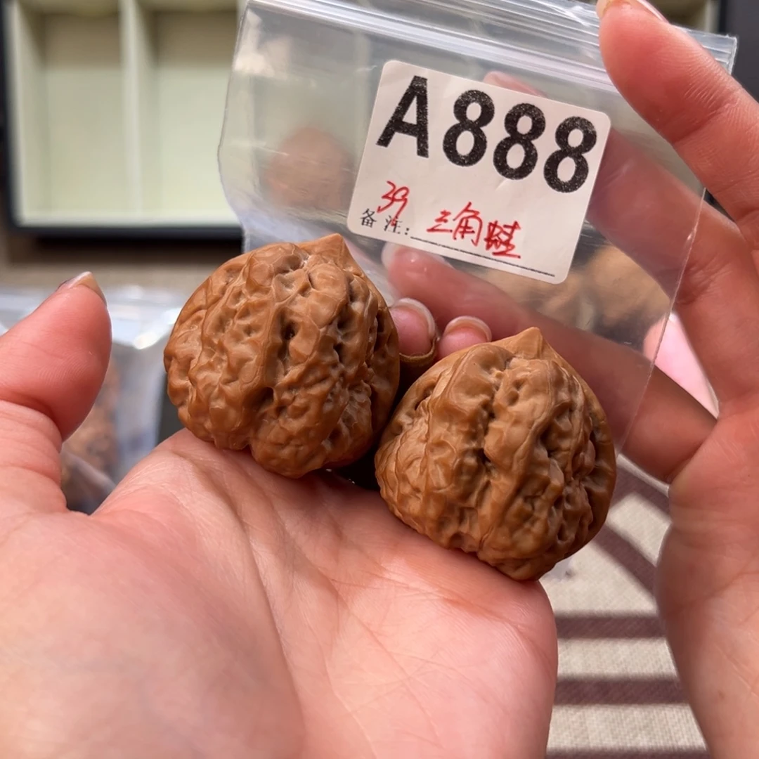 39三角蛙文玩核桃
