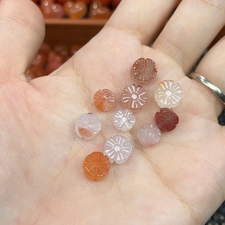 南红玛瑙未镶嵌颈饰五瓣花