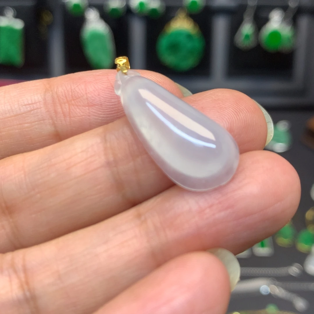 翡翠18K金镶嵌颈饰吊坠