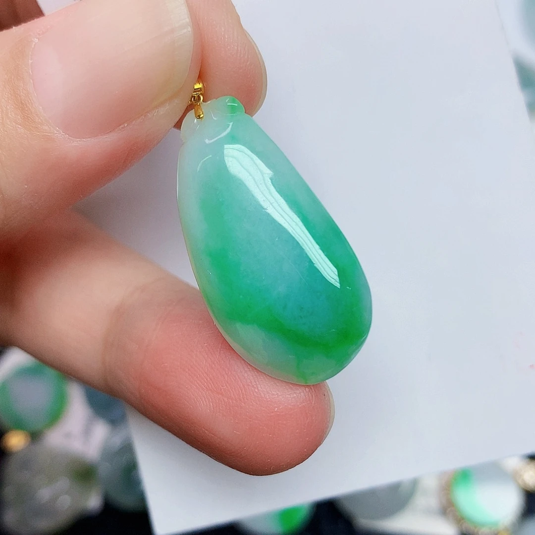 翡翠18K金镶嵌颈饰45677