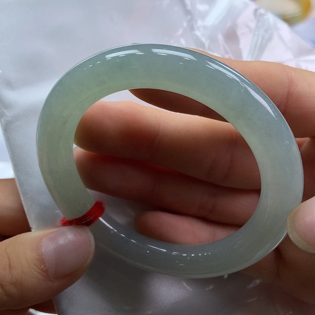 翡翠手镯未镶嵌翡翠