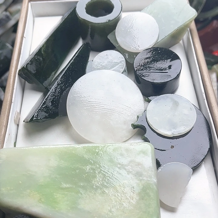 和田玉（糖玉）和田玉边角料9K金镶嵌期*