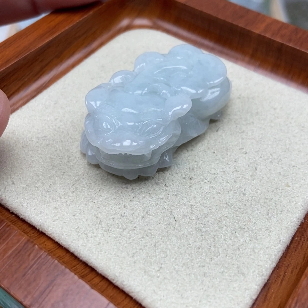 翡翠未镶嵌颈饰如意