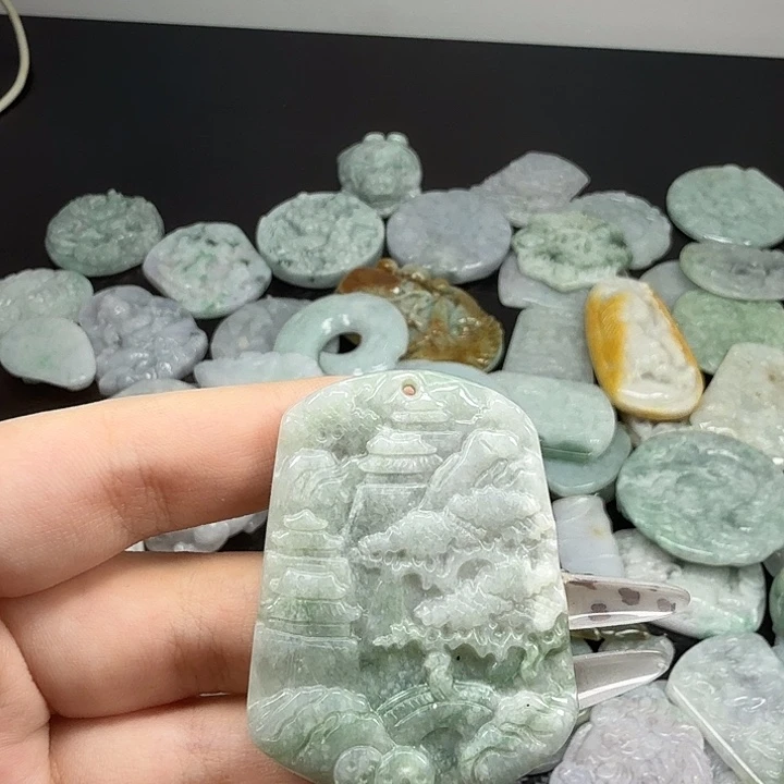 翡翠未镶嵌颈饰翡翠